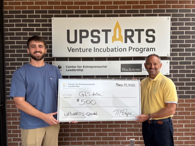 Parker Dinkins Receives Quinn Student Startup Award